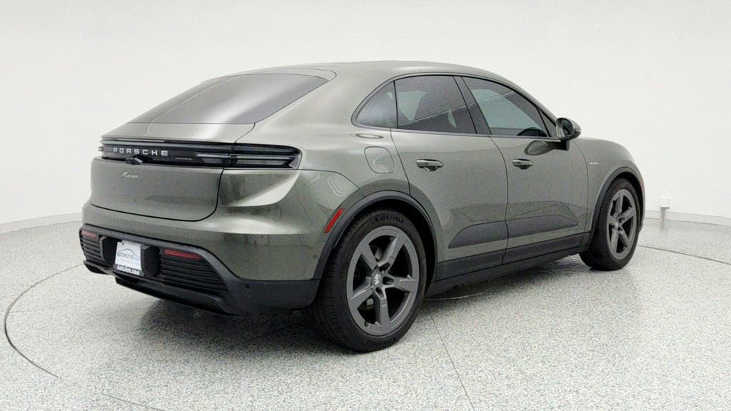Used 2025 Porsche Macan Electric w/ Premium Package image 5
