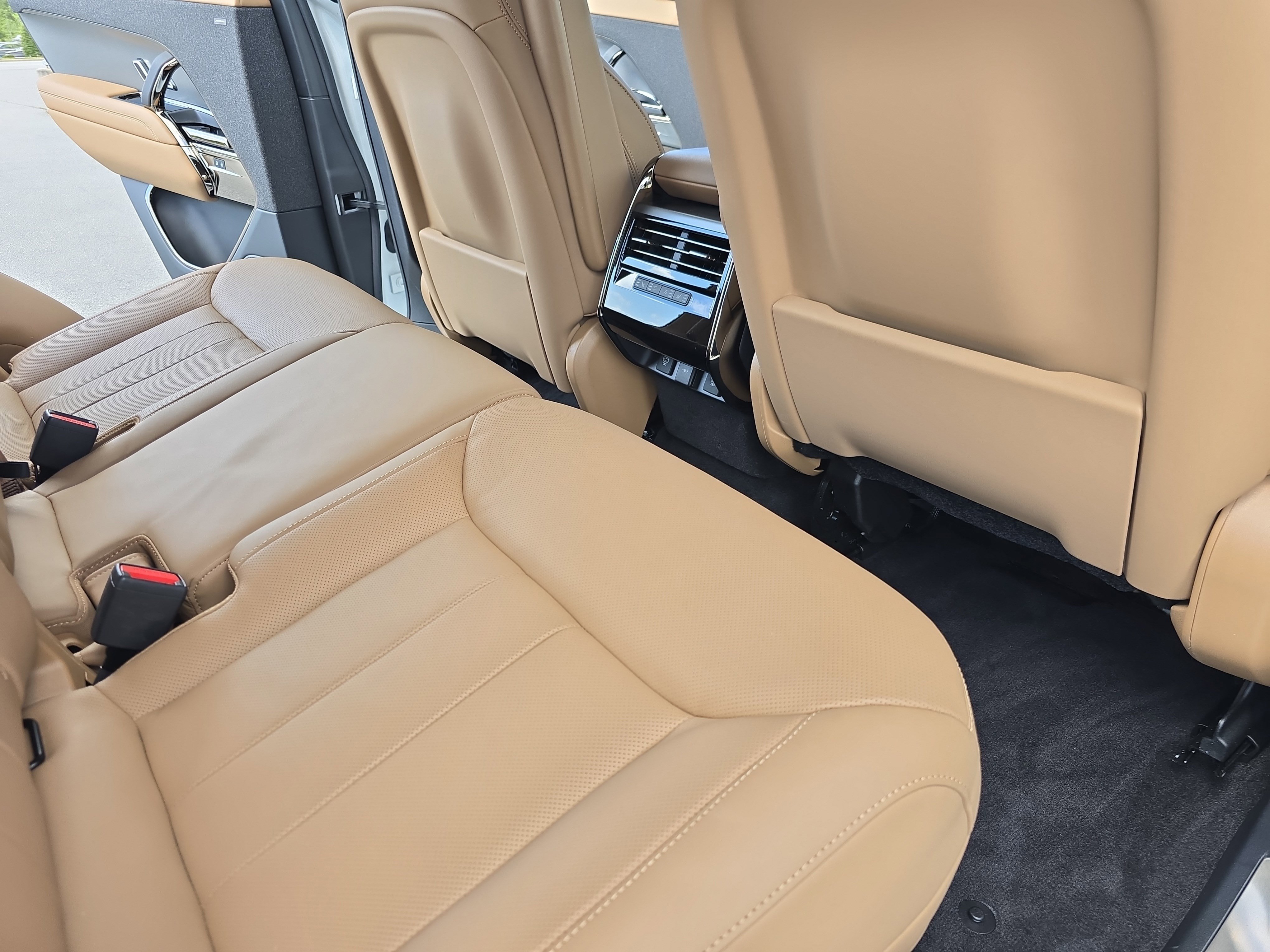 Used 2023 Land Rover Range Rover Sport SE image 11