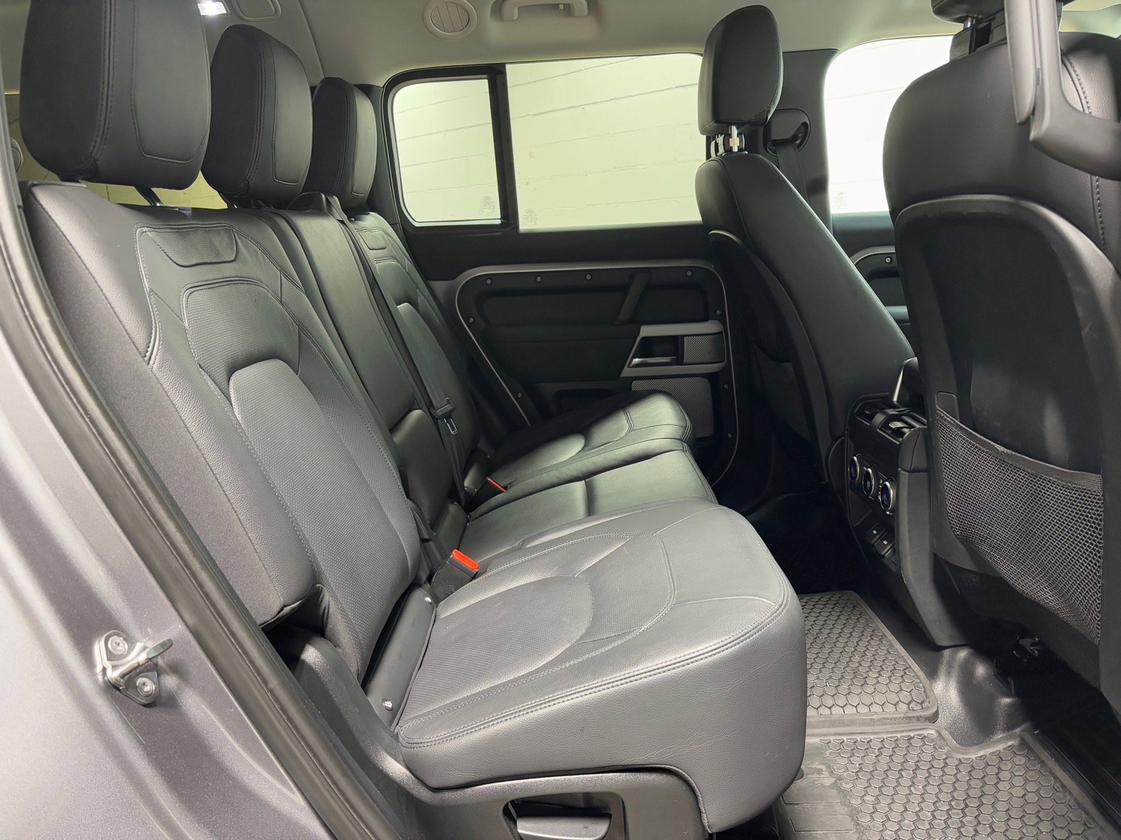 Used 2023 Land Rover Defender 130 SE image 43