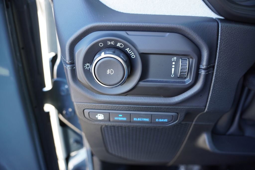 Certified 2025 Jeep Wrangler Unlimited Sahara w/ Safety Group image 22