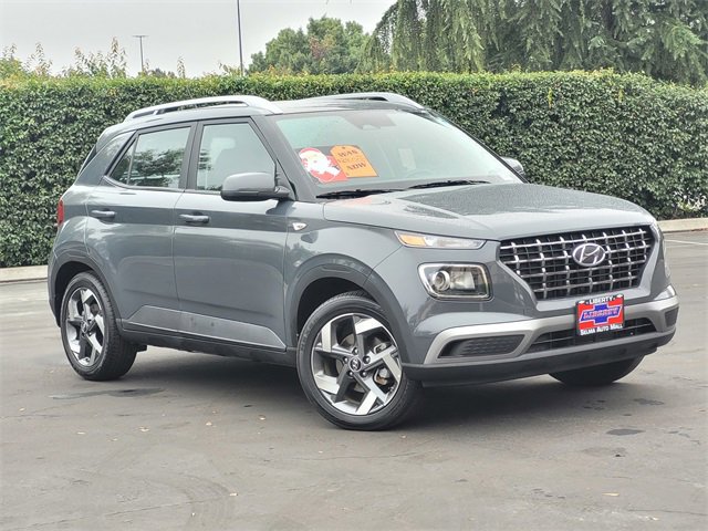 Used 2025 Hyundai Venue SEL image 2
