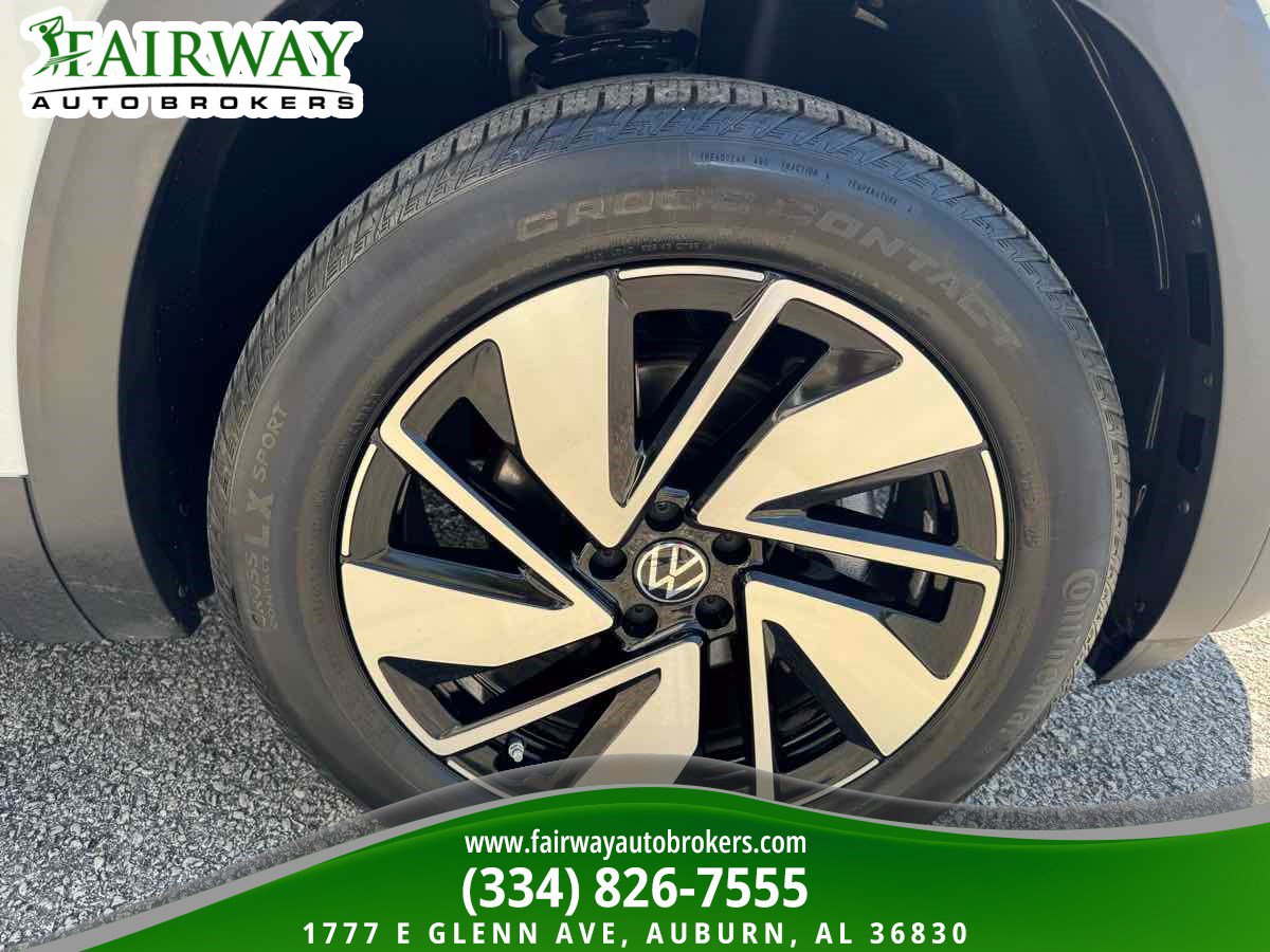 Used 2025 Volkswagen Atlas SE AWD/4WD image 35