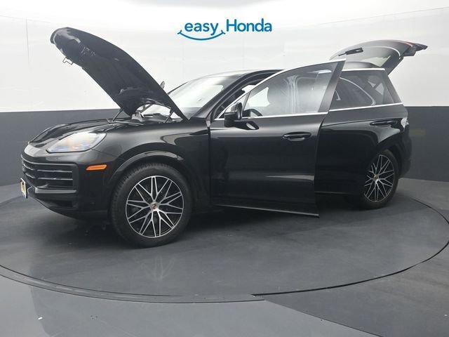Used 2025 Porsche Cayenne image 38