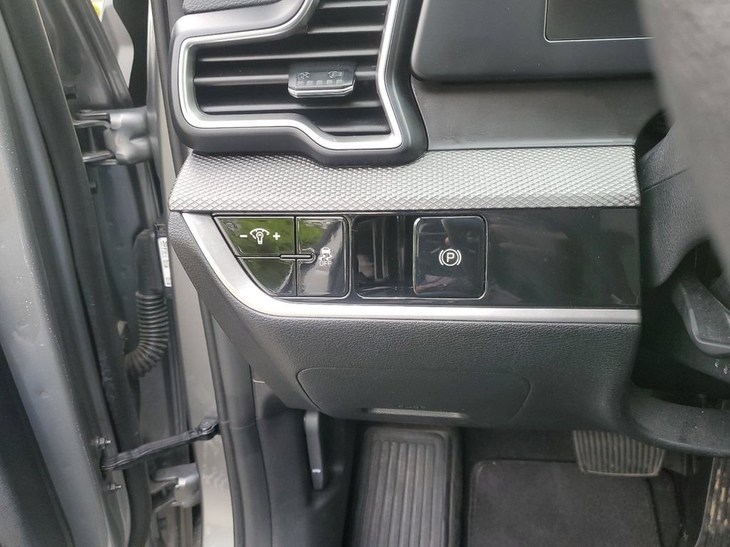 Used 2024 Kia Sportage LX FWD image 19