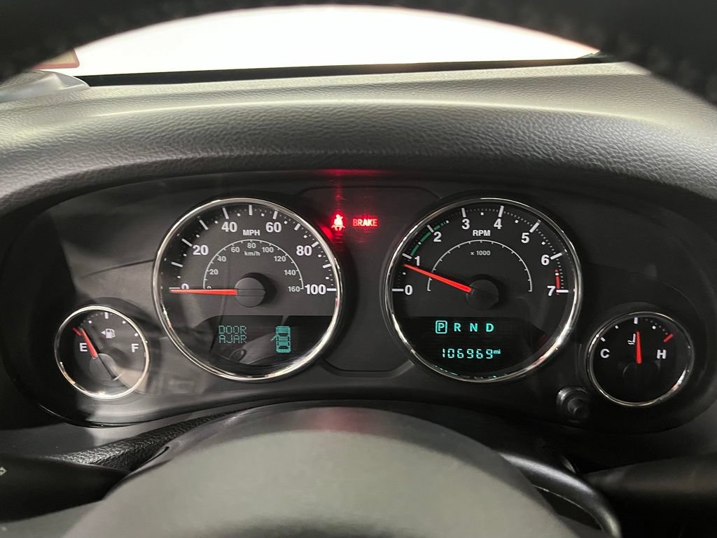 Used 2015 Jeep Wrangler Unlimited Rubicon w/ Connectivity Group AWD/4WD image 21