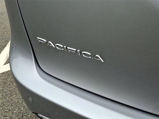 Certified 2021 Chrysler Pacifica Touring-L image 24