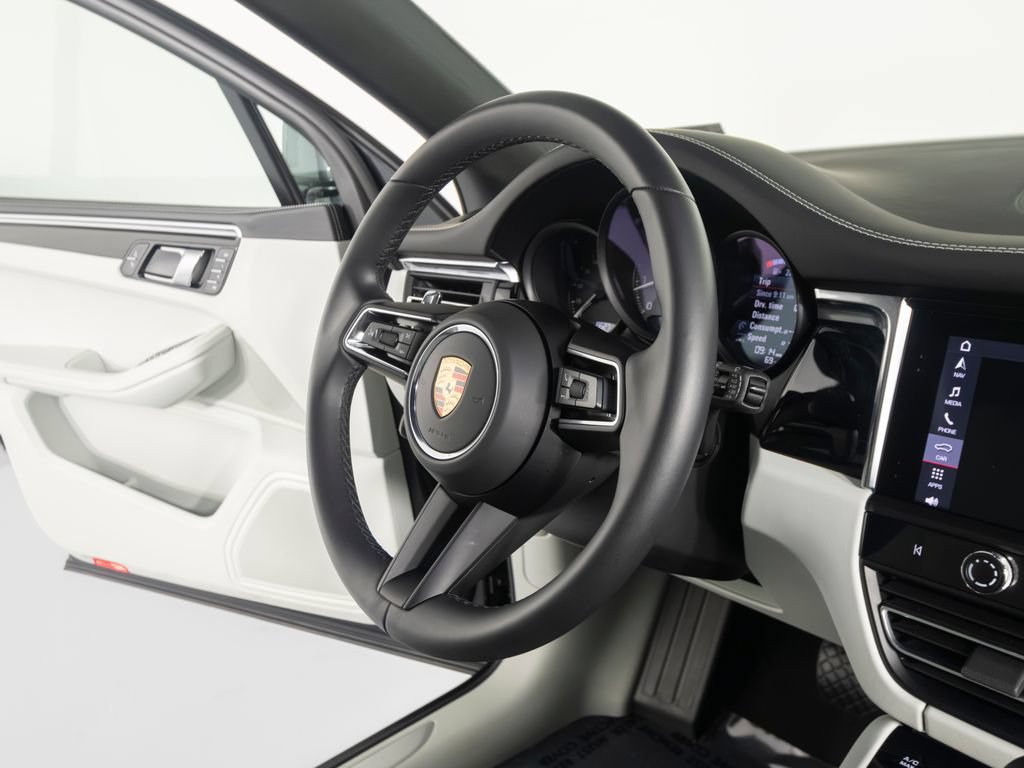 Certified 2026 Porsche Macan S AWD/4WD image 36