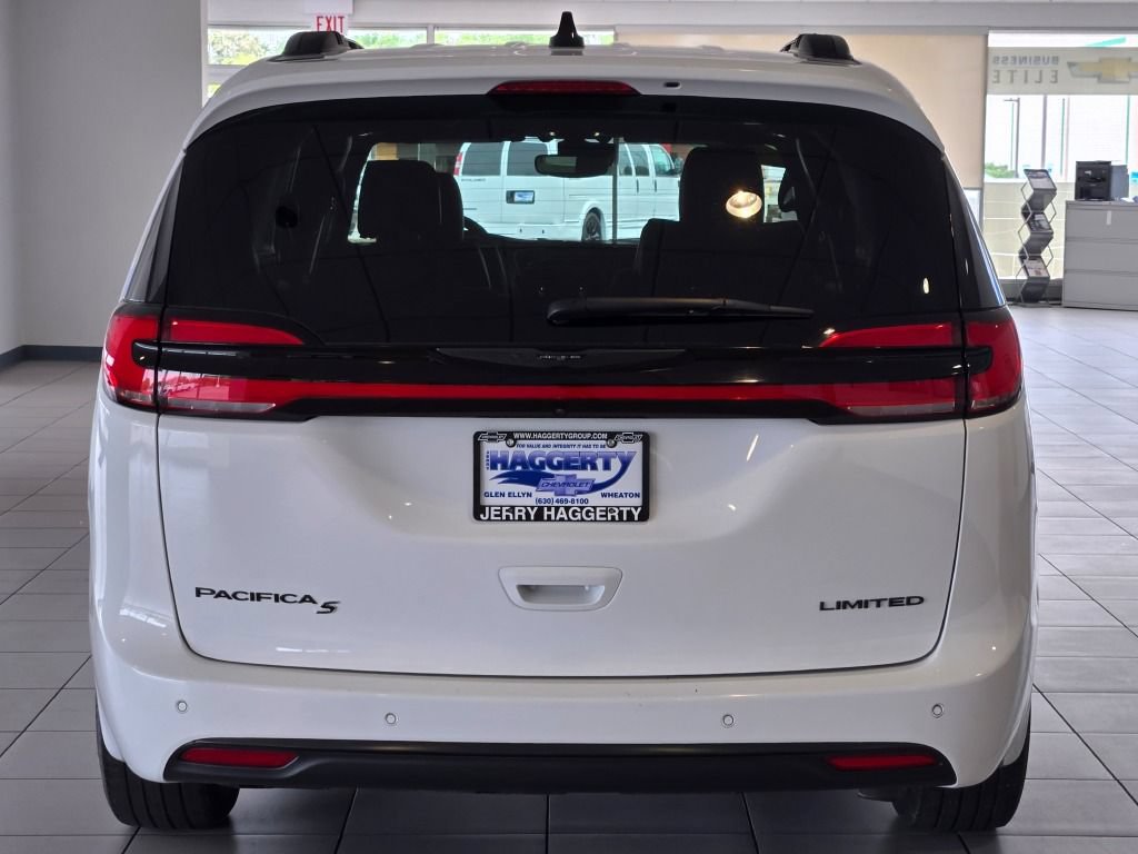 Used 2025 Chrysler Pacifica Limited FWD image 12