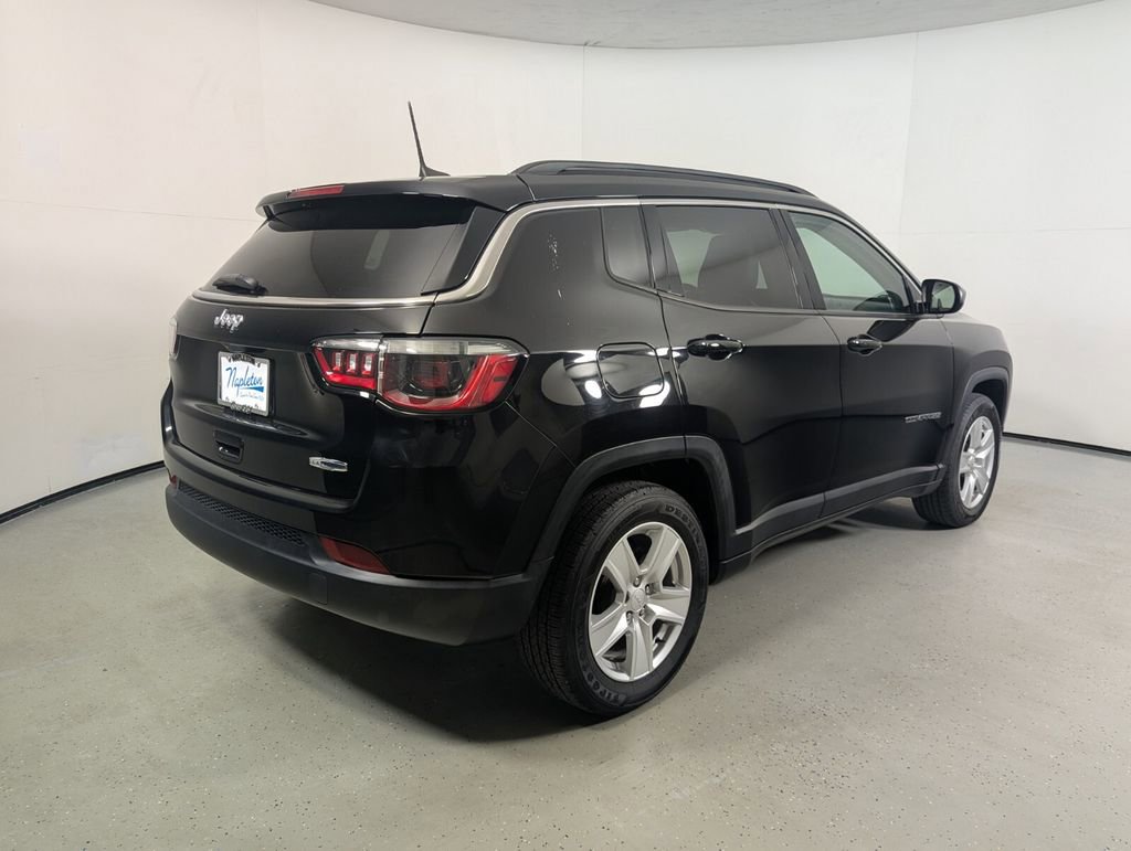 Used 2022 Jeep Compass Latitude FWD image 8