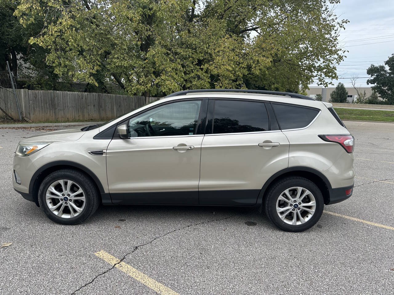 Used 2017 Ford Escape SE w/ Equipment Group 201A FWD image 3