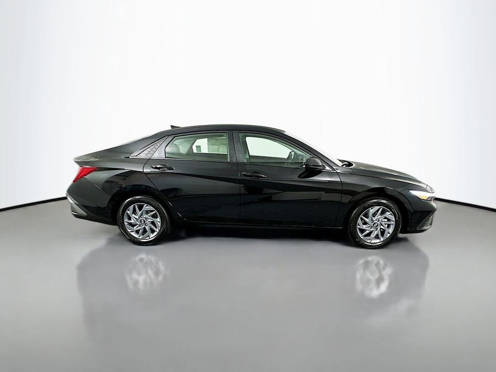 New 2026 Hyundai Elantra Blue image 4