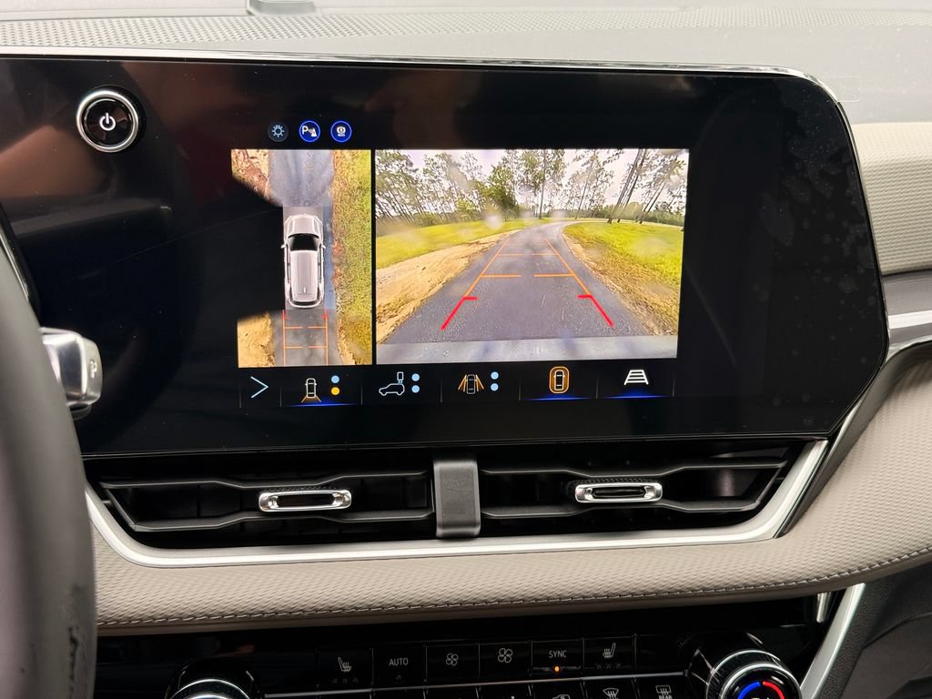 New 2027 Chevrolet Equinox LT w/ Convenience Package II FWD image 16