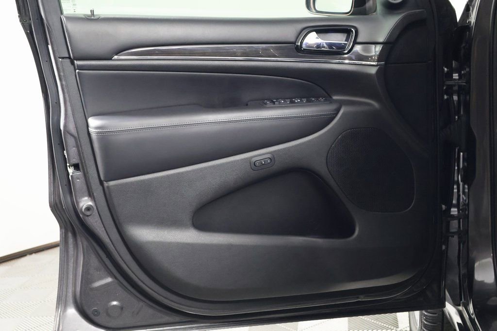 Used 2019 Jeep Grand Cherokee Overland image 12