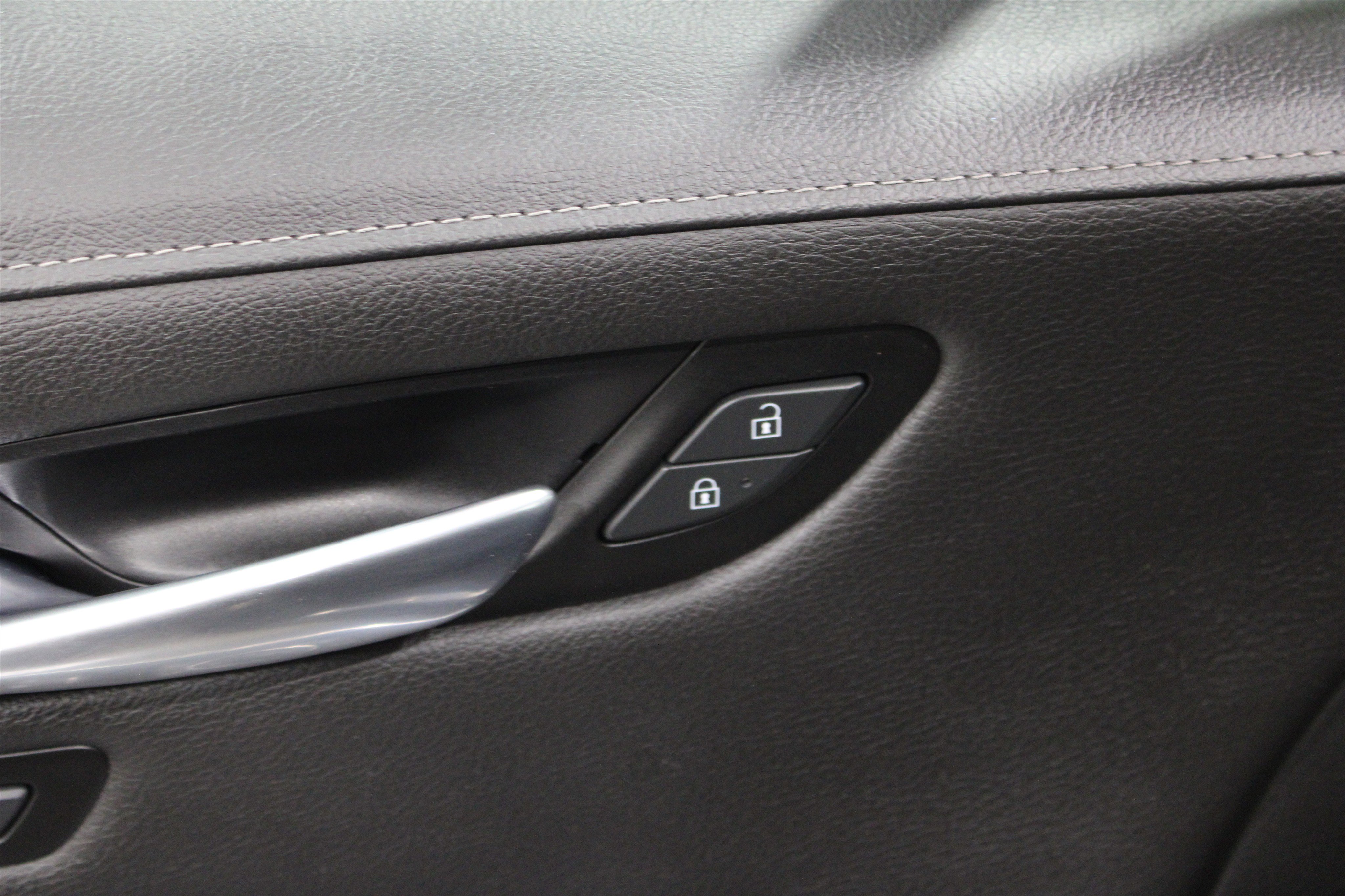 Used 2021 Cadillac XT4 Premium Luxury image 9