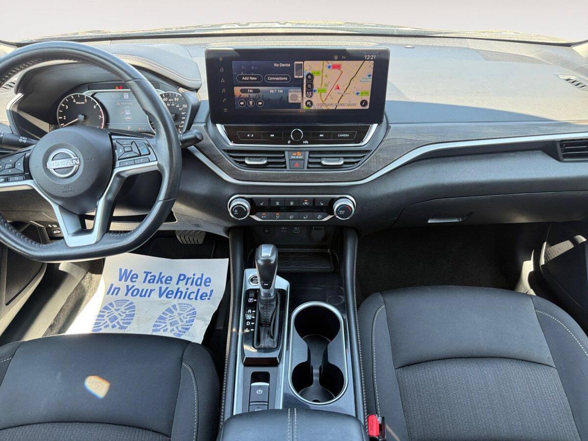 Used 2024 Nissan Altima 2.5 SV w/ SV Premium Package FWD image 11