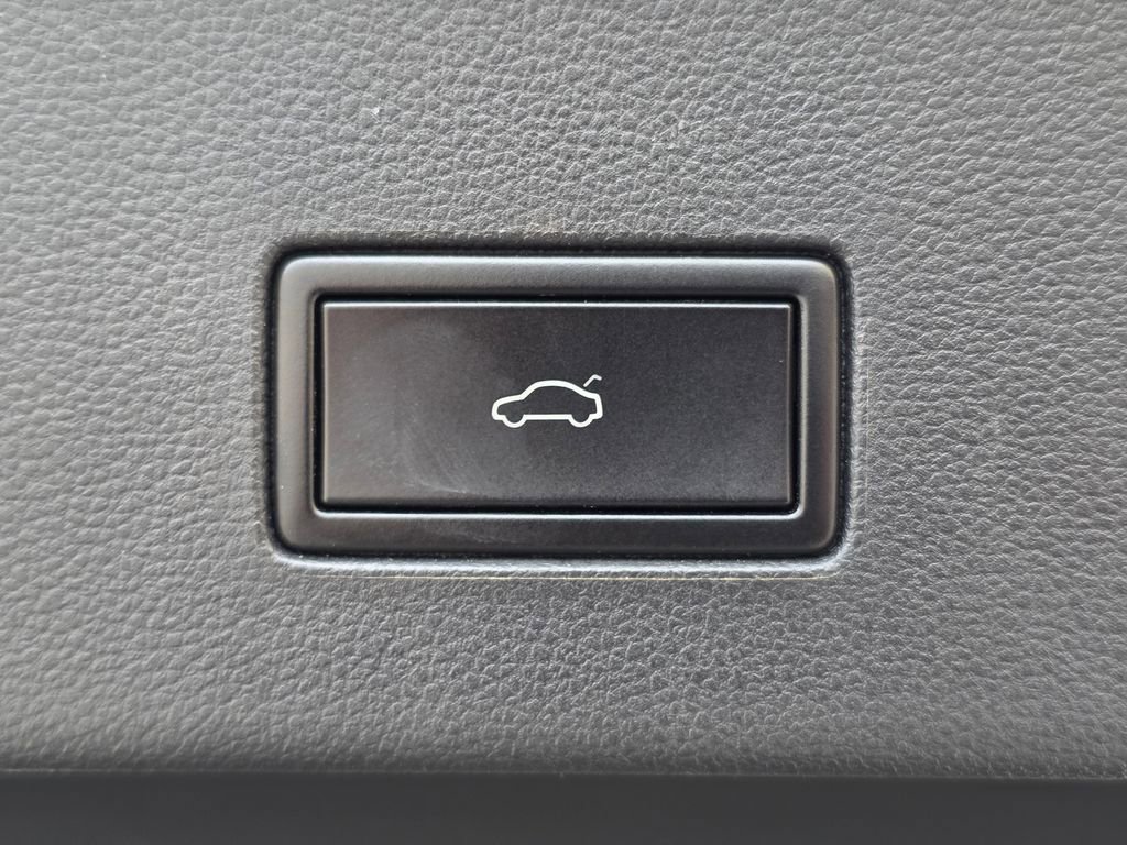 Used 2020 Volkswagen Atlas Cross Sport SE w/ Panoramic Sunroof Package image 15