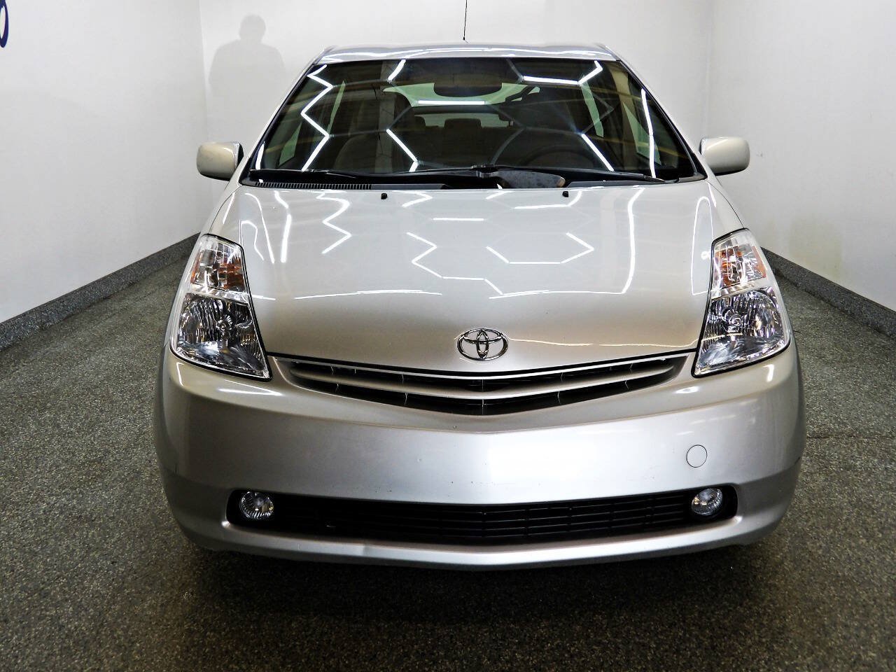 Used 2005 Toyota Prius w/ Pkg 6 FWD image 2