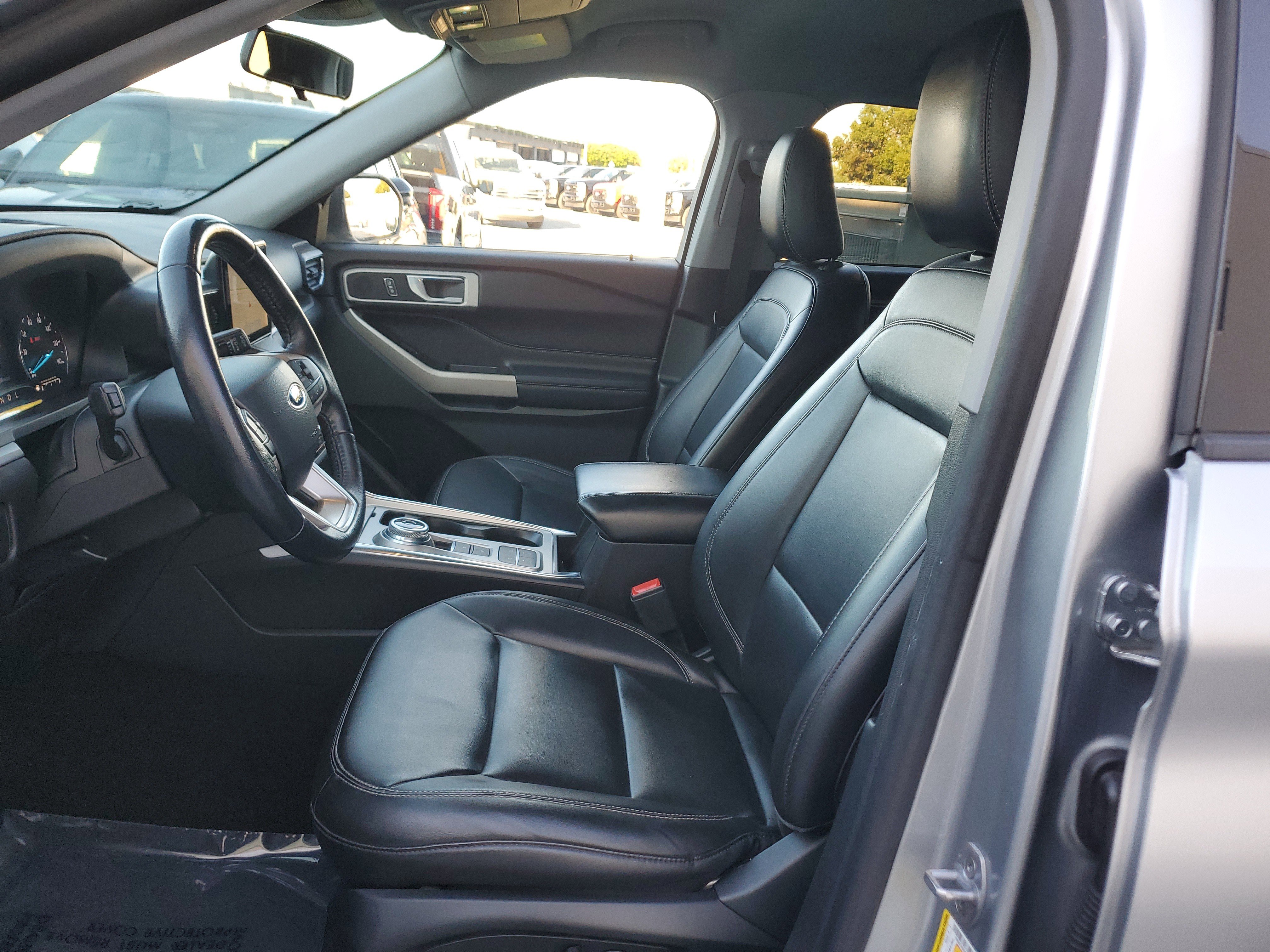 Used 2021 Ford Explorer XLT w/ Equipment Group 202A image 11