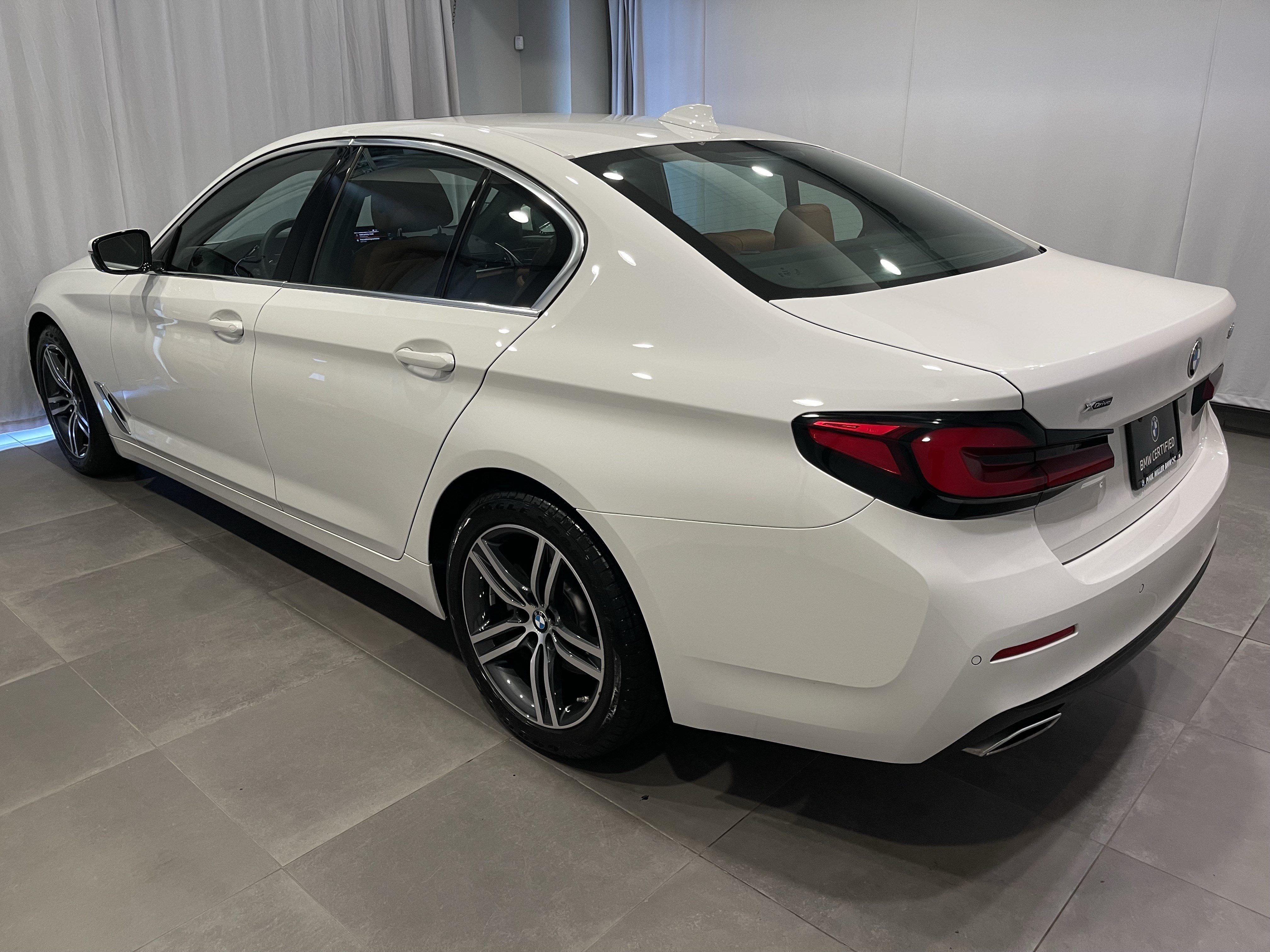 Certified 2023 BMW 530i xDrive w/ Convenience Package AWD/4WD image 4