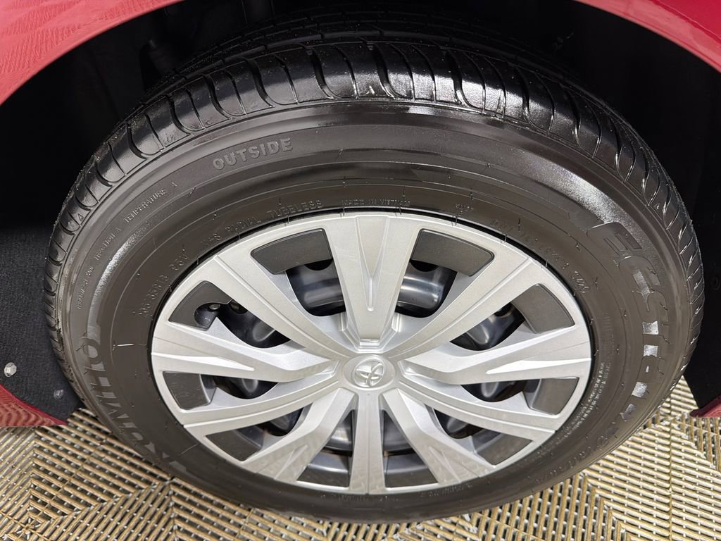 Used 2019 Toyota Camry LE w/ Sunroof Package image 20