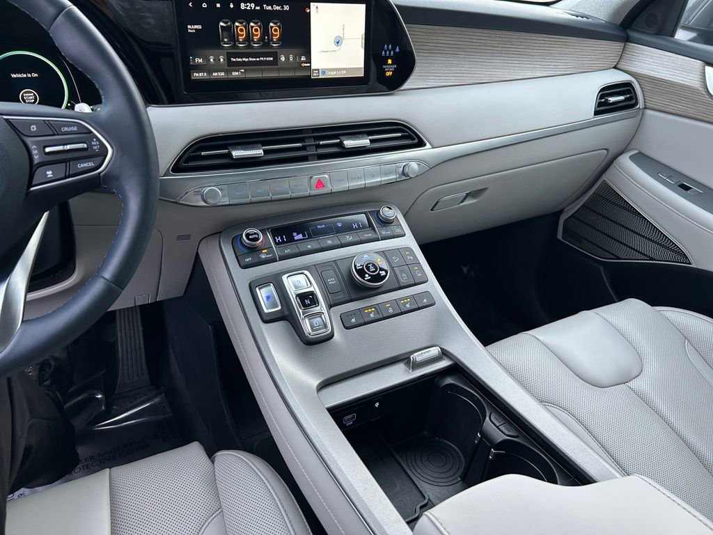 Certified 2022 Hyundai Palisade Limited w/ Winter Package image 21