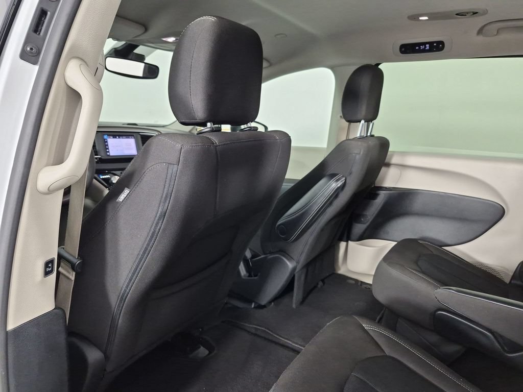 Used 2023 Chrysler Voyager LX FWD image 31
