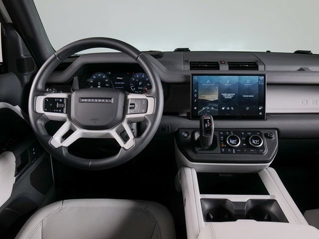 Used 2025 Land Rover Defender 90 X-Dynamic SE AWD/4WD image 11