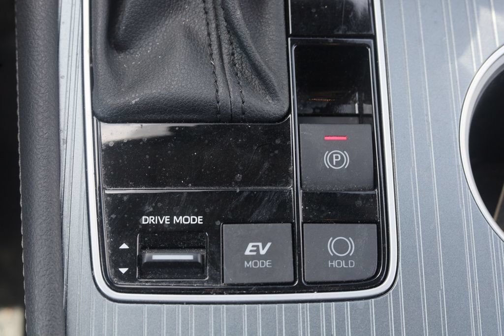 Used 2025 Toyota Sienna LE FWD image 17