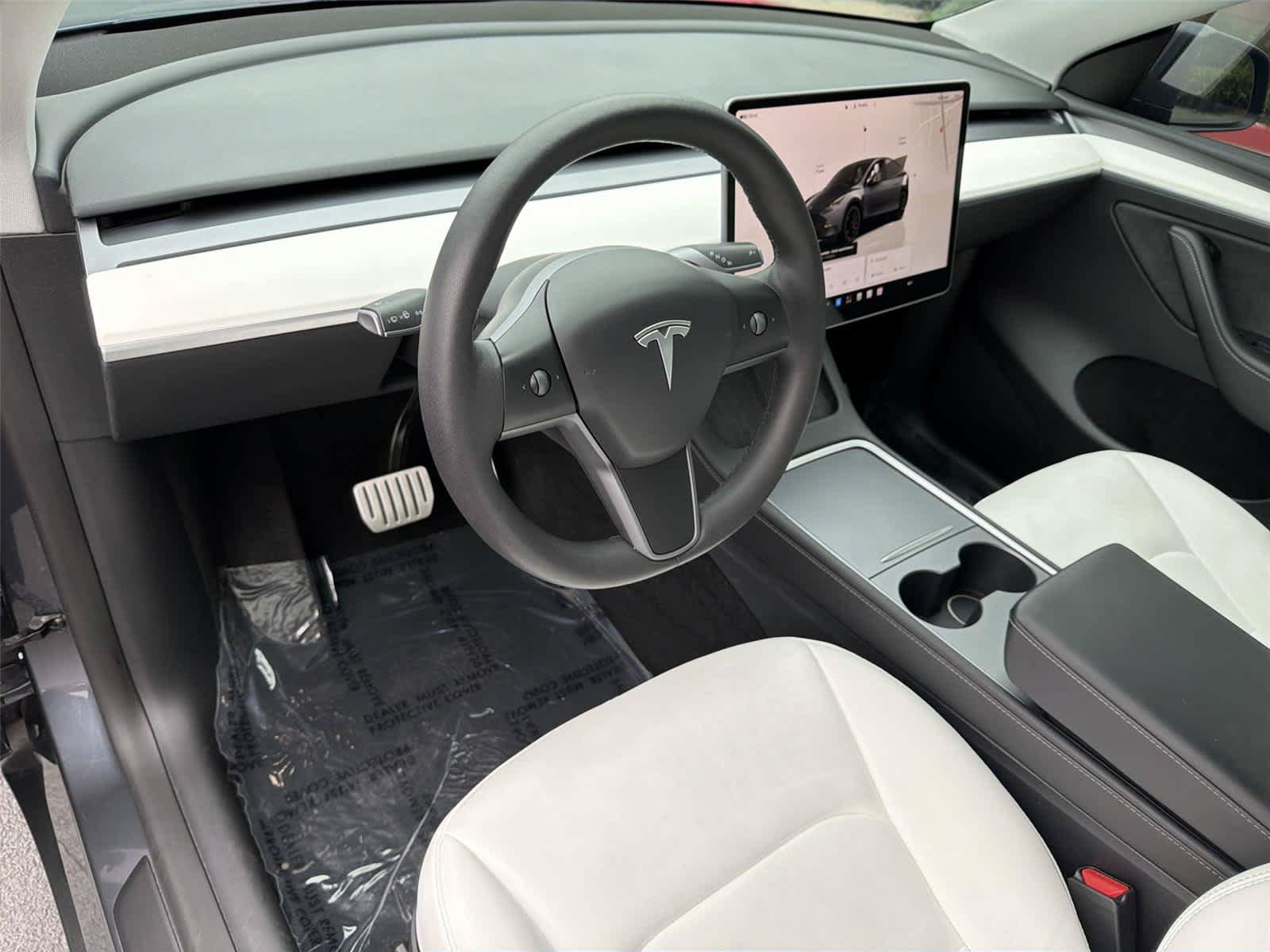 Used 2023 Tesla Model Y Performance AWD/4WD image 2