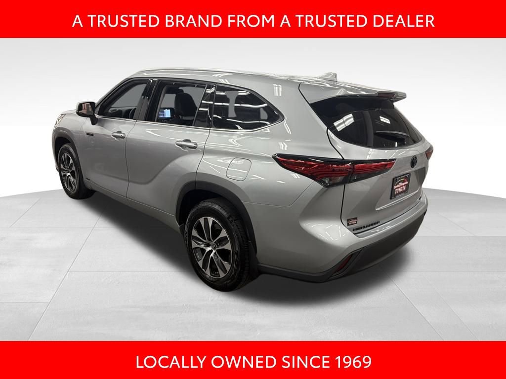 Certified 2021 Toyota Highlander XLE image 4