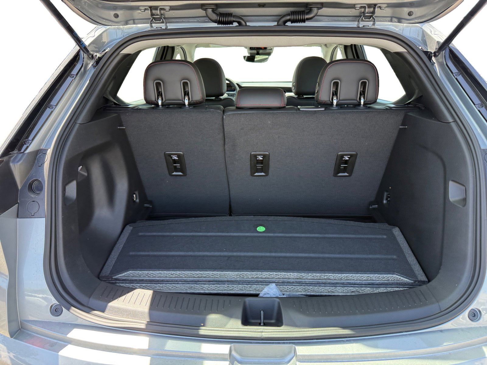 New 2027 Chevrolet Bolt RS w/ Technology Package FWD image 17
