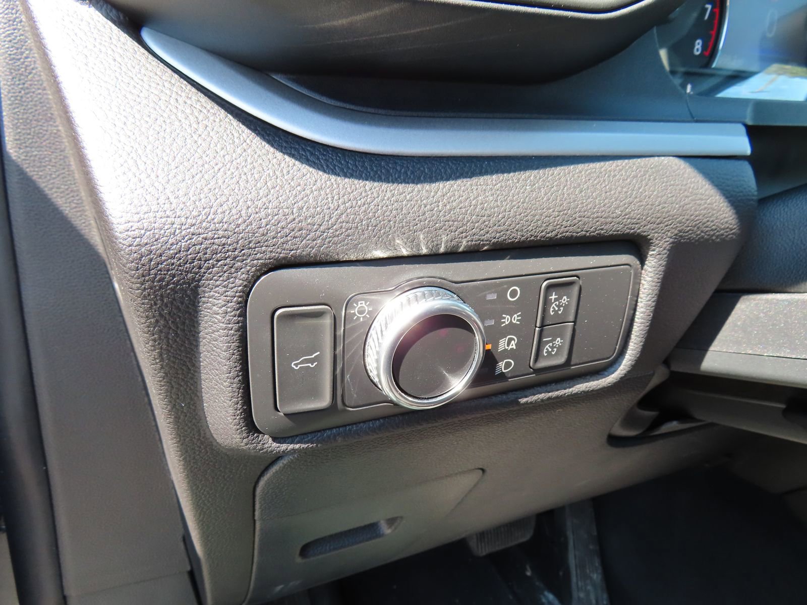 Used 2022 Ford Explorer XLT image 13