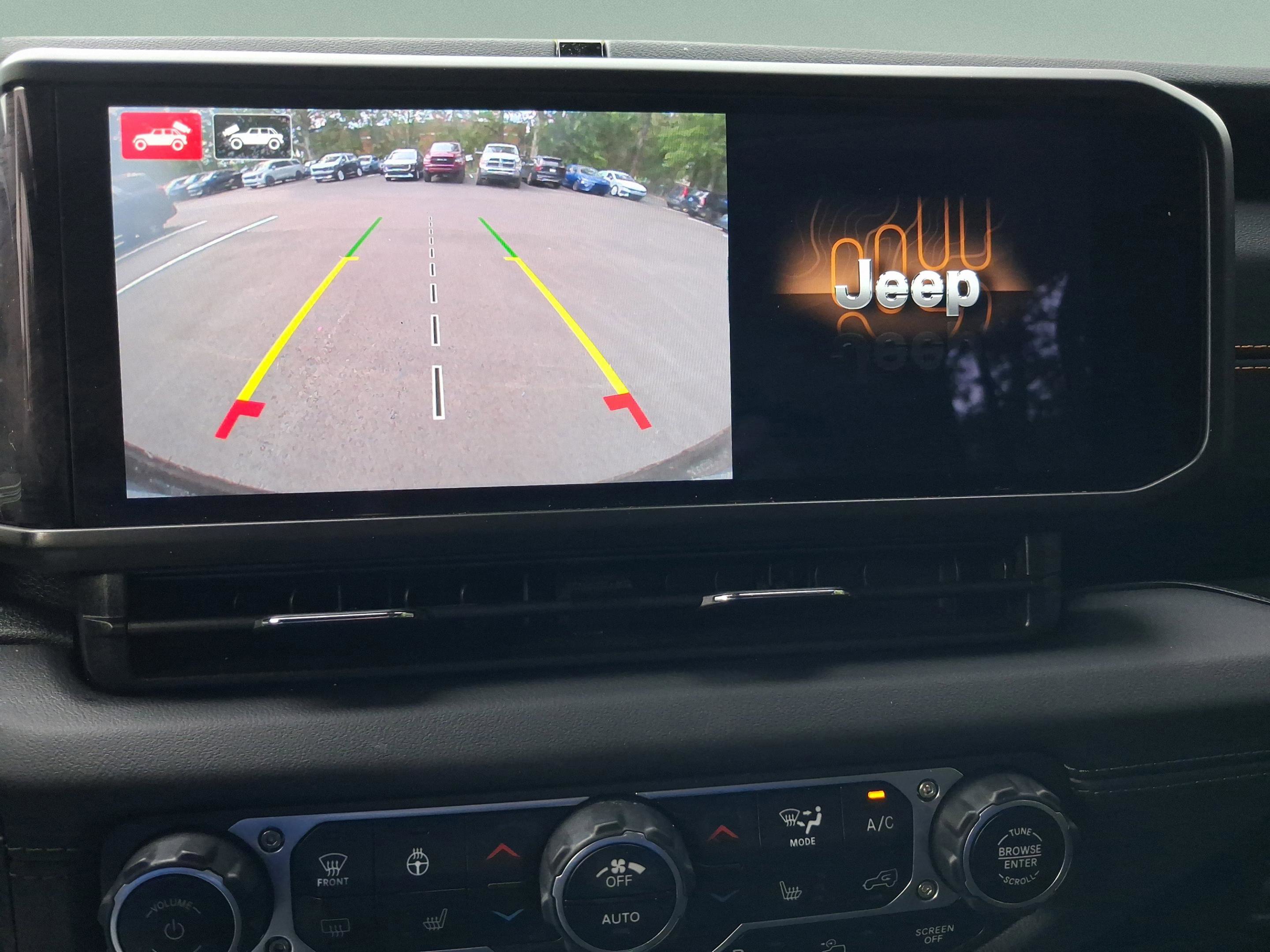 Used 2024 Jeep Wrangler Sahara w/ Technology Group AWD/4WD image 18