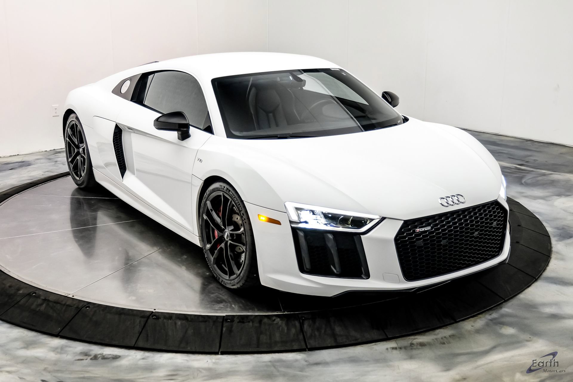 Used 2018 Audi R8 V10 RWD image 30