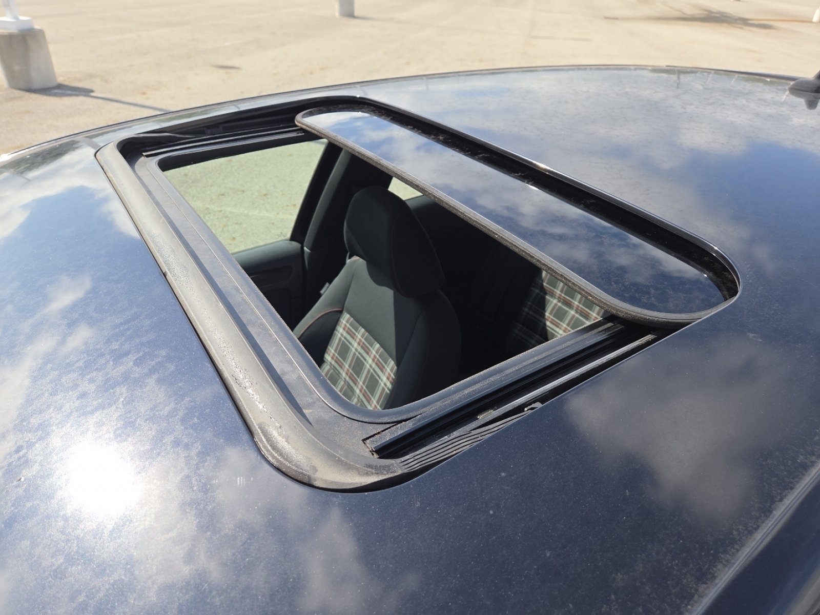 Used 2011 Volkswagen GTI 2-Door FWD image 3