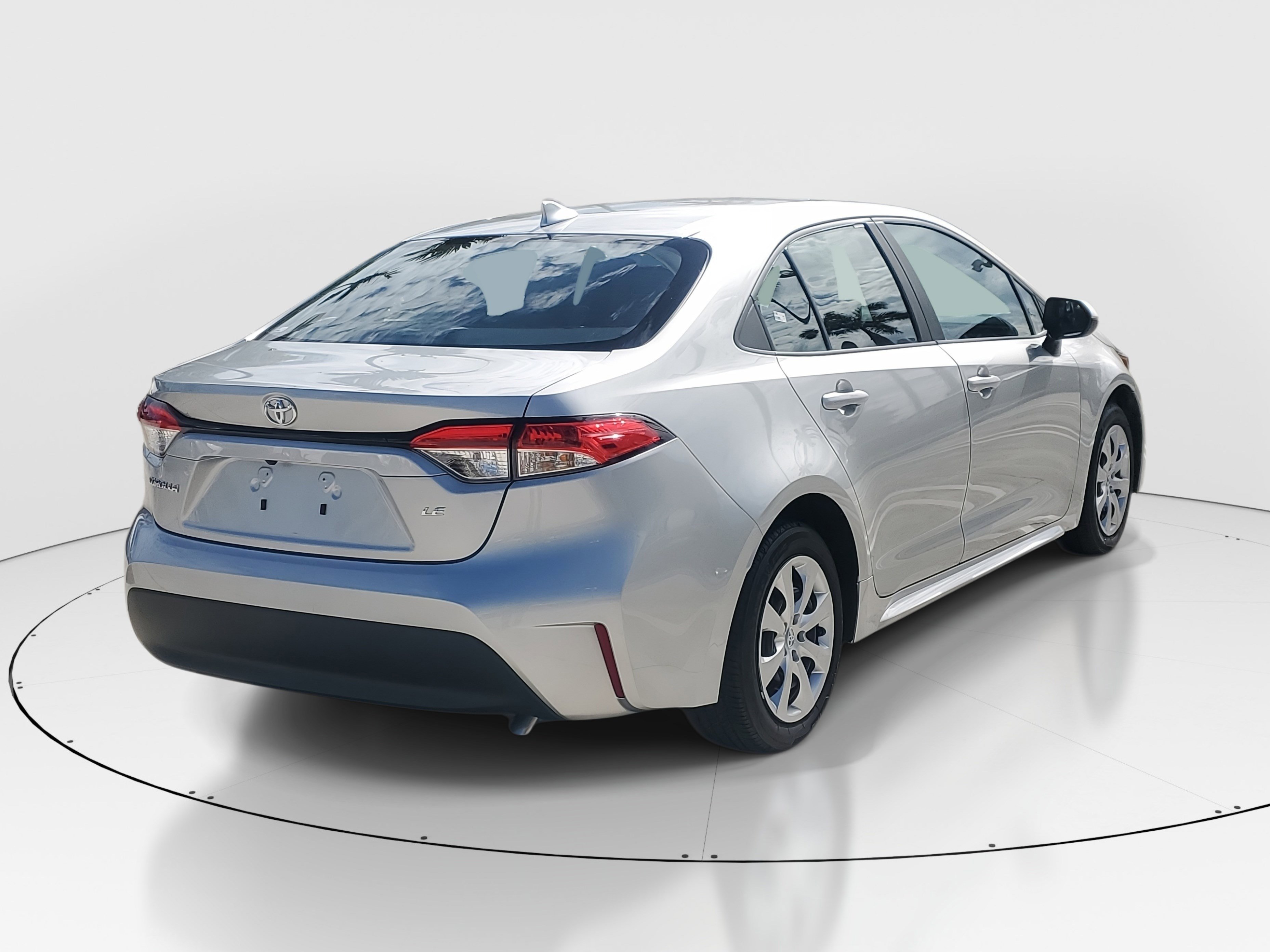 Used 2024 Toyota Corolla LE image 3