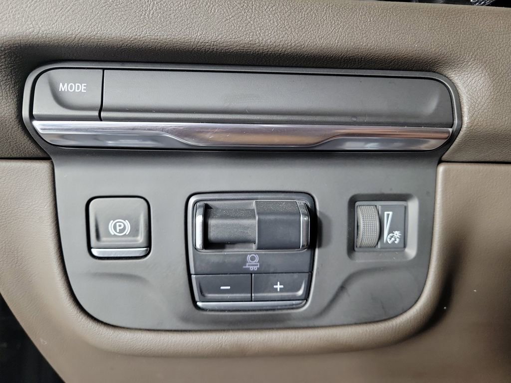 Certified 2025 Cadillac Escalade Premium Luxury image 32