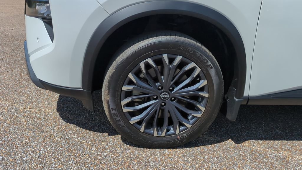 Used 2025 Nissan Rogue SL w/ Tech Package image 10