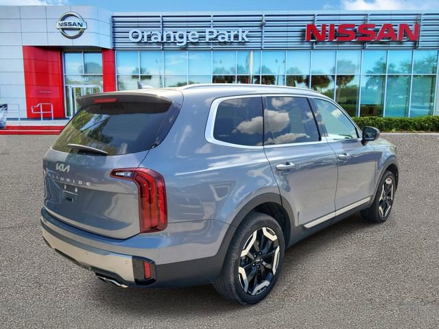 Used 2025 Kia Telluride S FWD image 2