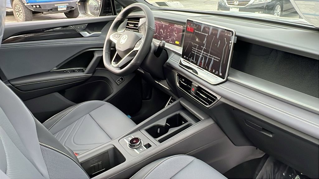 New 2026 Volkswagen Tiguan SE R-Line AWD/4WD image 11