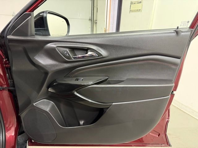 Certified 2025 Chevrolet Trax RS w/ Driver Confidence Package image 25