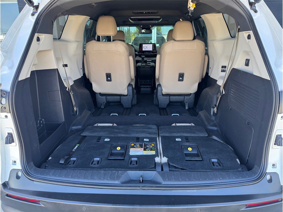 Used 2021 Toyota Sienna XLE w/ XLE Plus Package FWD image 28