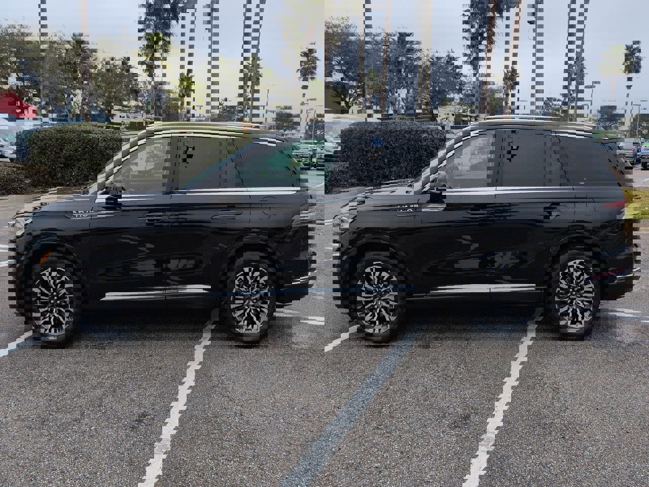 Certified 2023 Lincoln Aviator Reserve w/ Elements Package Plus image 7