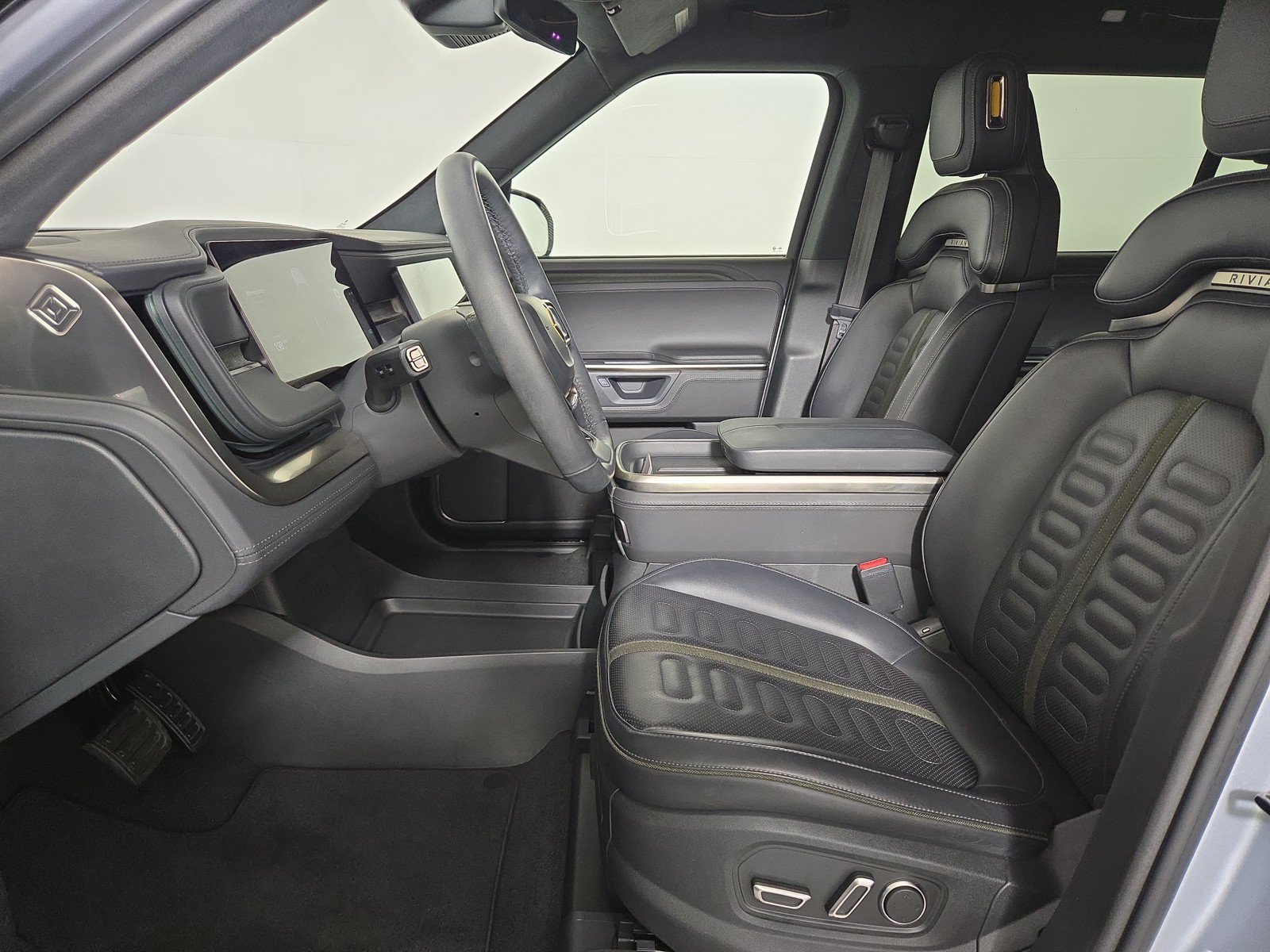 Used 2025 Rivian R1S Adventure AWD/4WD image 20