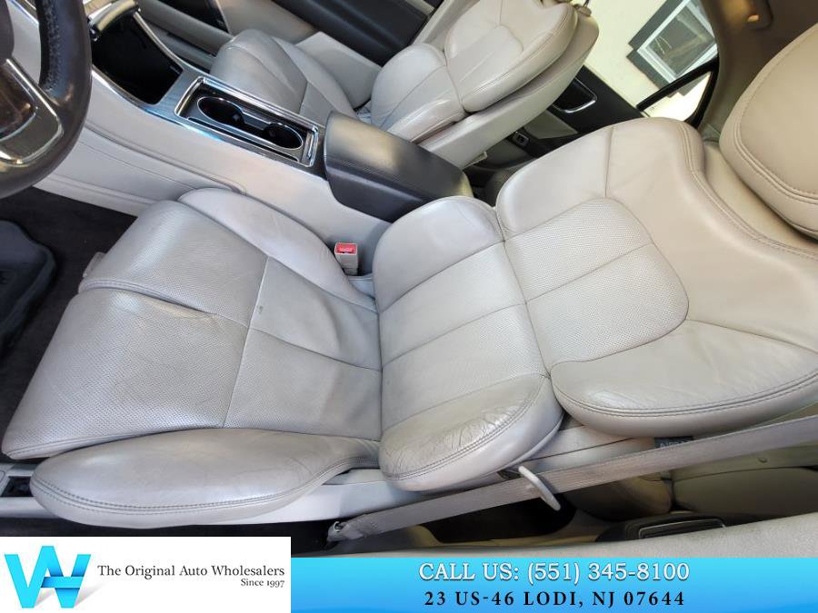 Used 2017 Lincoln Continental Select image 11