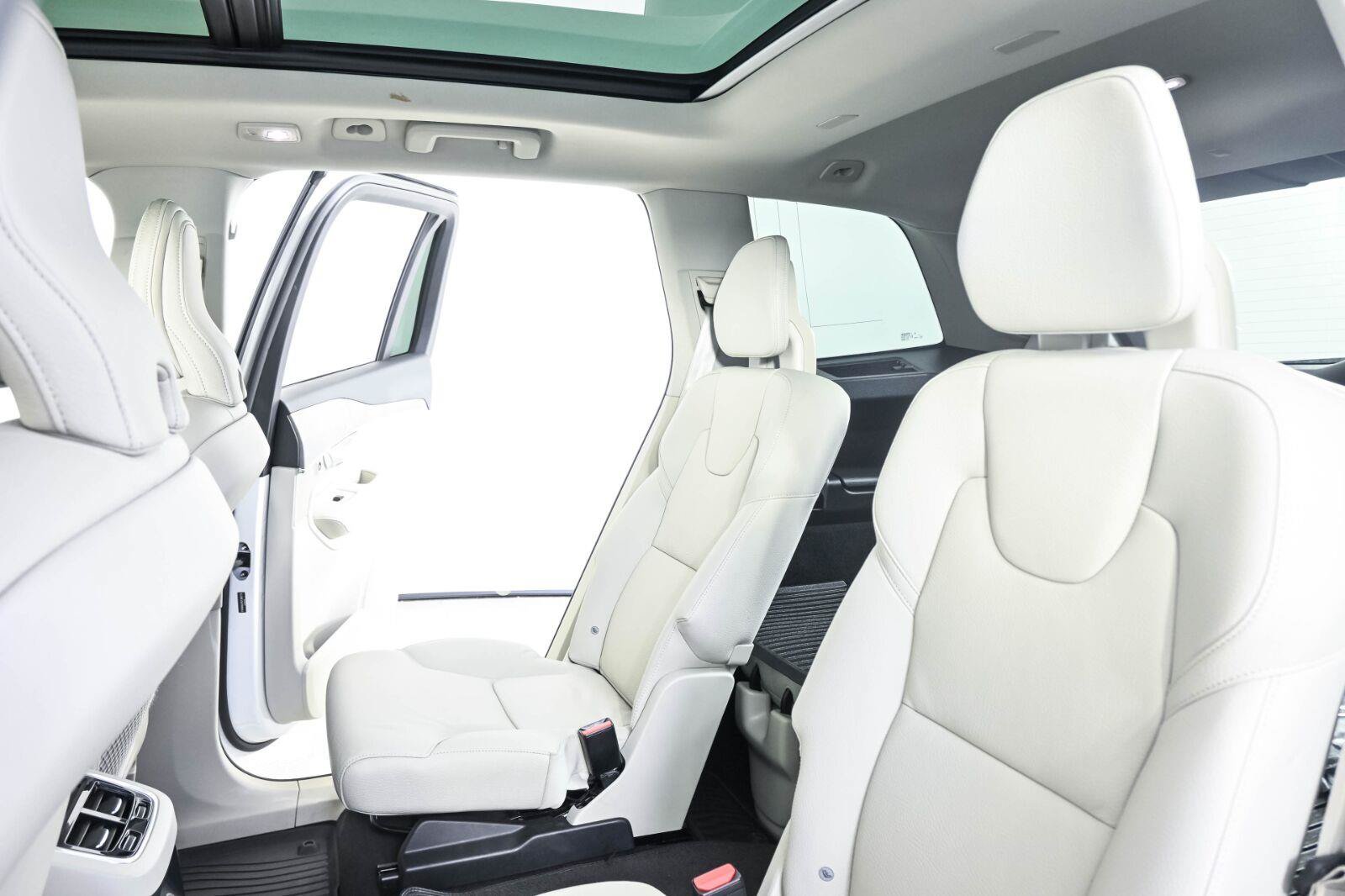 Used 2025 Volvo XC90 T8 Plus w/ Protection Package Premier AWD/4WD image 19