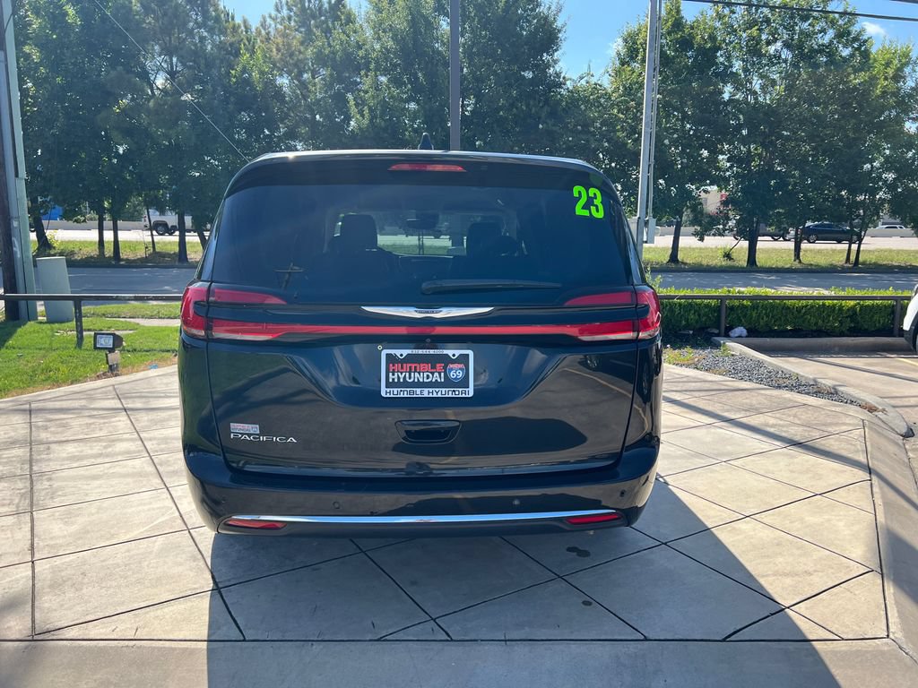 Used 2023 Chrysler Pacifica Touring-L FWD image 14