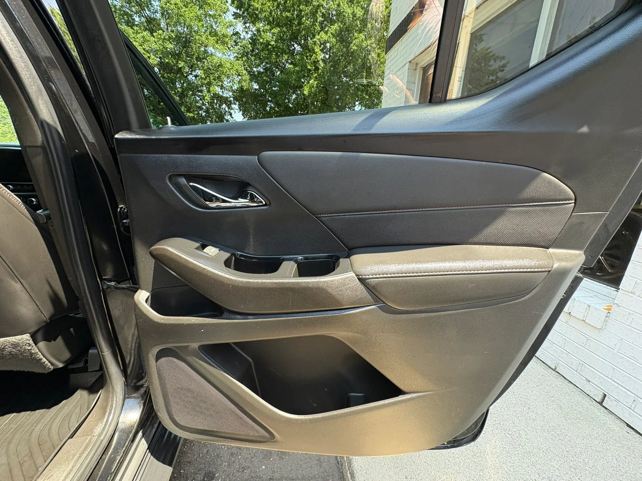 Used 2022 Chevrolet Traverse RS w/ LPO, 'HIT The Road' Package FWD image 21