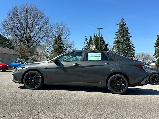 Used 2026 Hyundai Elantra Sport FWD image 4