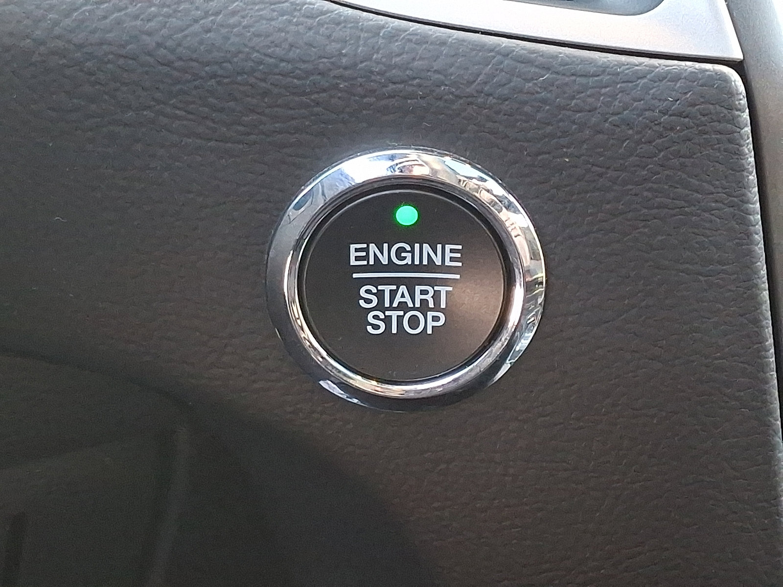 Used 2021 Ford Edge ST-Line w/ Class II Trailer Tow Package image 23